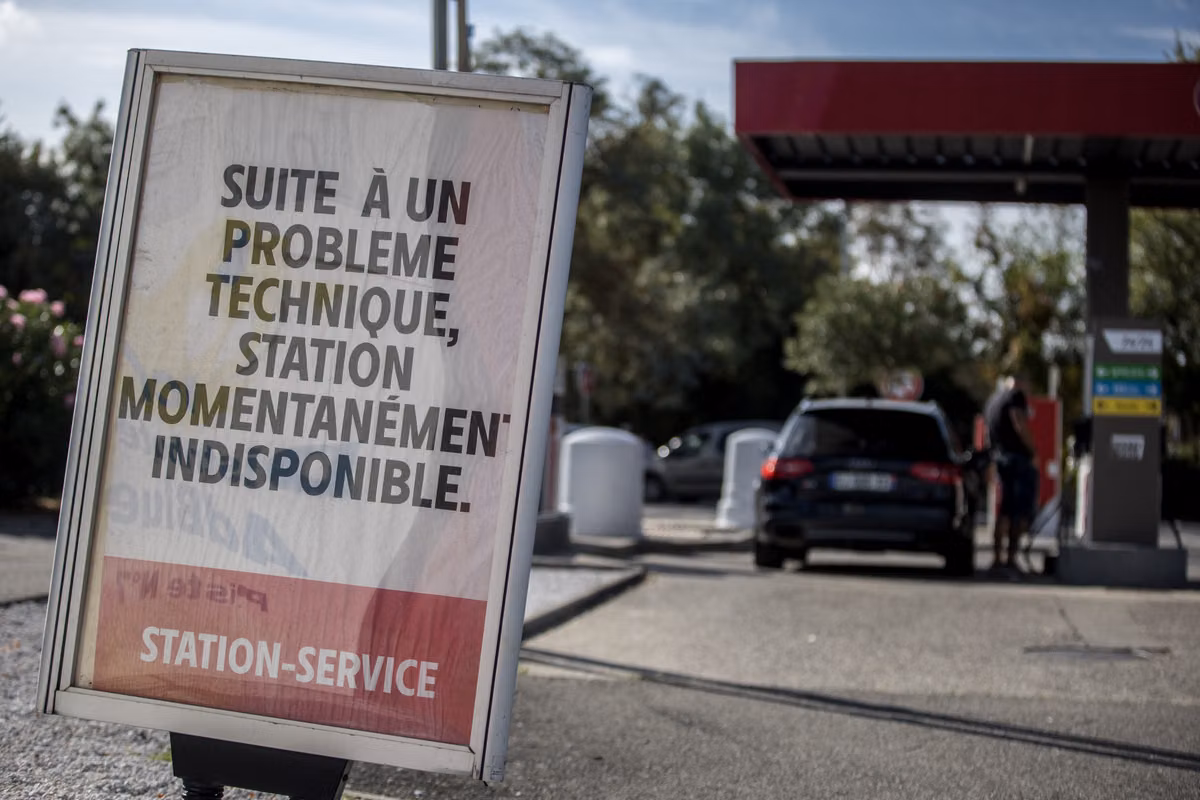 Aumento del precio del combustible, descontento social... La semana decisiva de Sébastien Lecornu y Emmanuel Macron