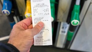 Aumento vertiginoso de los precios del combustible: el gobierno ampliará las ayudas específicas