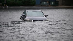 Cancelaciones de vuelos y conciertos, cortes de electricidad, inundaciones costeras… El noreste de Estados Unidos azotado por una tormenta poco común en la temporada