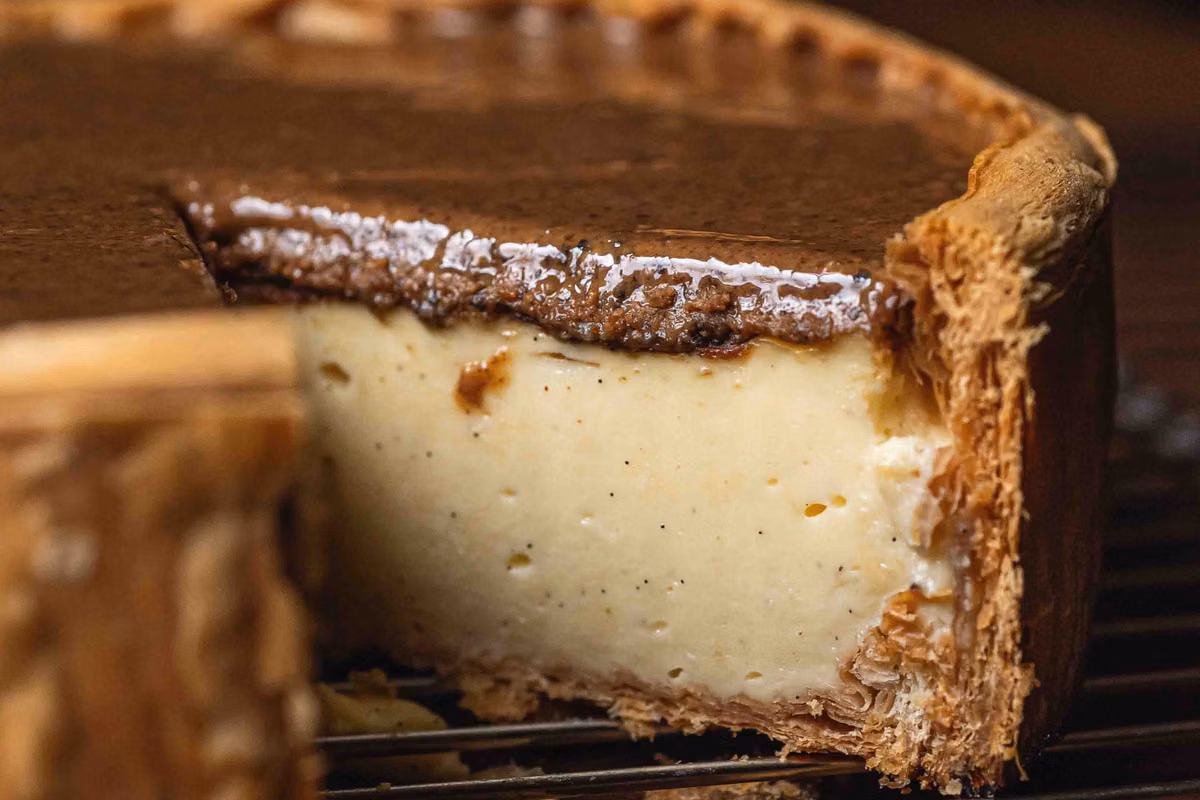 Descubra el secreto del chef Brandon Dehan para hacer el flan de vainilla aún más delicioso