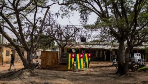 Detenidos en Togo en julio, los dos directores franceses Gaël Mocaër y Sébastian Perez Pezzani regresarán a Francia
