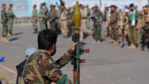 Ejército de 350.000 hombres, apoyo de Teherán… ¿Quiénes son los hutíes, los nuevos dueños de la costa yemení?