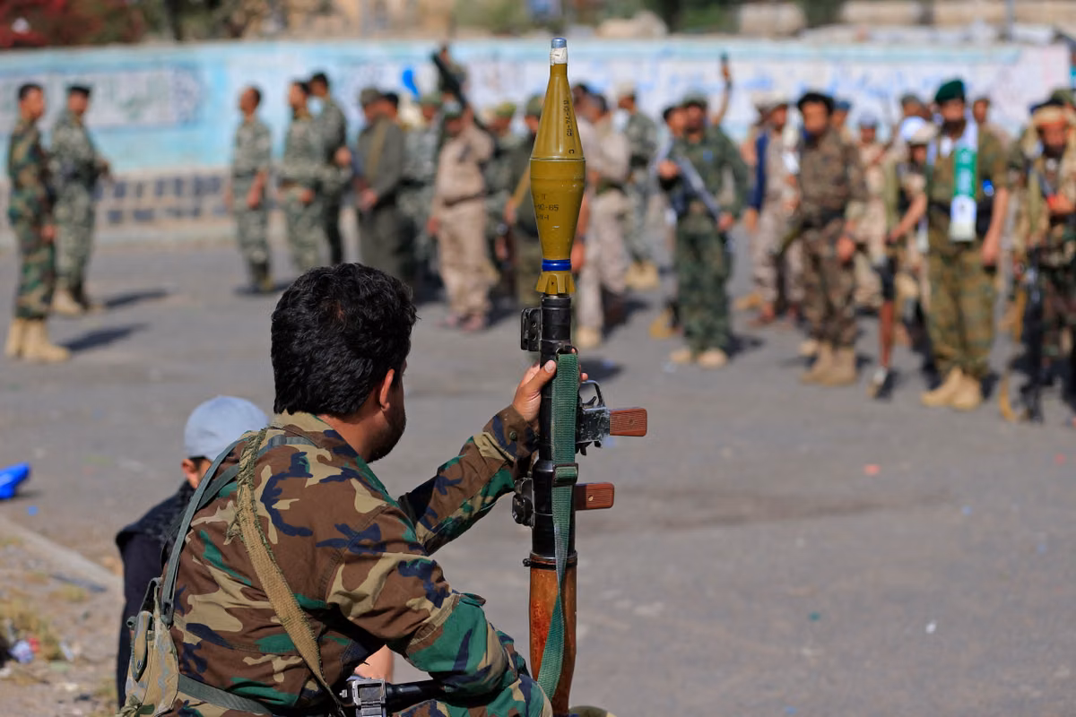 Ejército de 350.000 hombres, apoyo de Teherán... ¿Quiénes son los hutíes, los nuevos dueños de la costa yemení?