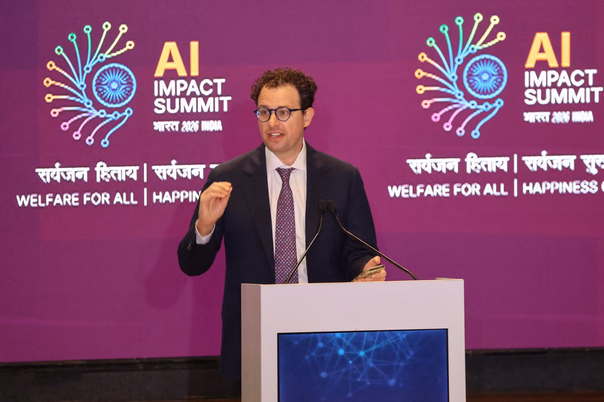 El jefe de Anthropic quiere “retrasar” la mejora de la IA, Musk y Altman lo apoyan