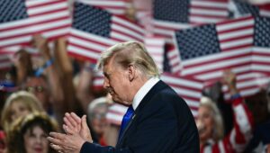 En Dallas, Trump promete un “dividendo” de 5.000 dólares por ciudadano si su partido mantiene el control del Congreso