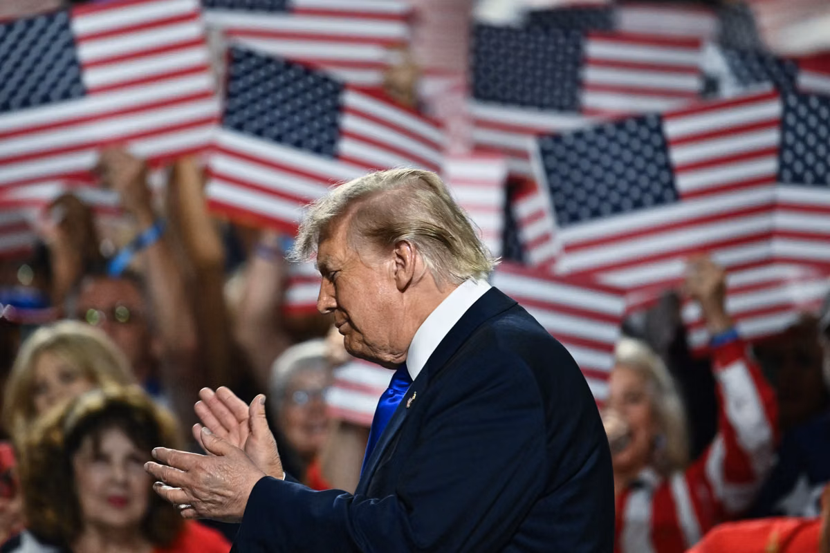 En Dallas, Trump promete un “dividendo” de 5.000 dólares por ciudadano si su partido mantiene el control del Congreso