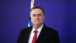 Israel está listo para sacar a los palestinos de la Franja de Gaza, dice el ministro de Defensa