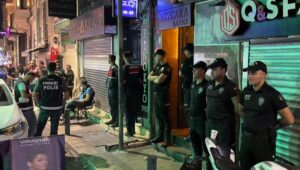 La comunidad LGBT+ objetivo de una gran operación policial en Türkiye: lo que sabemos