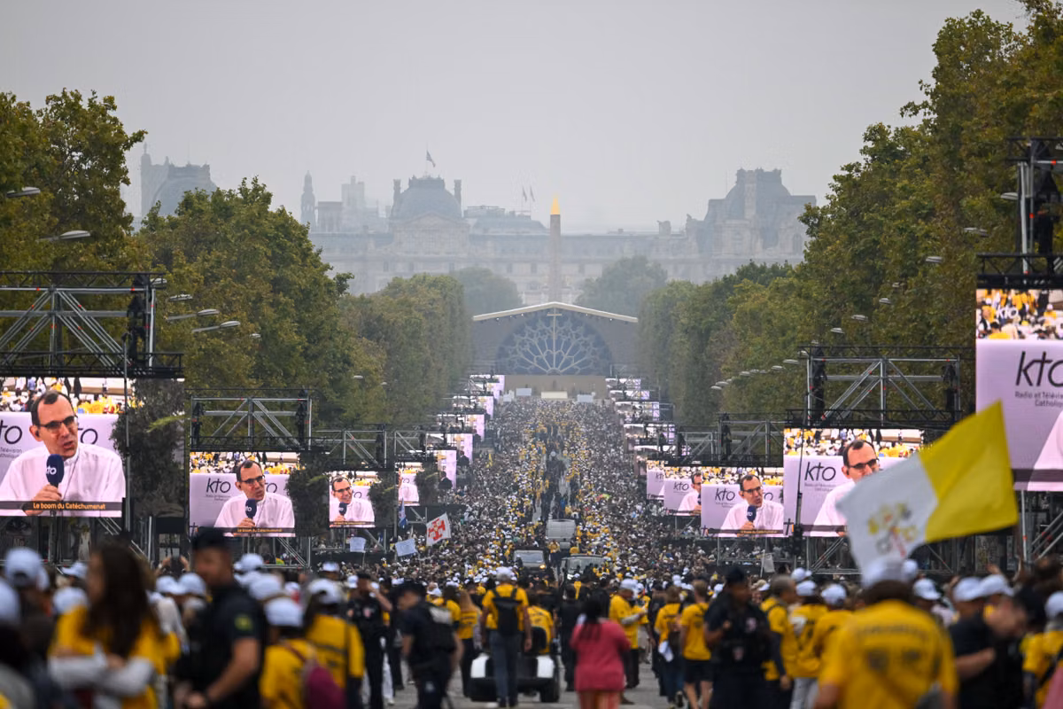 La visita del Papa a Francia, la investigación antiterrorista en el Reino Unido, los bomberos enojados... Cinco cosas para recordar del fin de semana