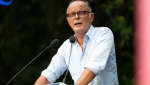 Presidencial 2027: Edouard Philippe “extiende la mano” al centro y a la derecha, pero Retailleau, Lisnard y Bayrou declinan