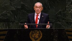 Reunidos y frente a una sala parcialmente vacía, Netanyahu ataca a Francia y Mamdani desde el podio de la ONU