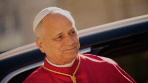 Sarkozy está a favor, Faure es crítico, Macron se abstiene… ¿Qué políticos asistirán (o no) a la misa del Papa en la Concorde?