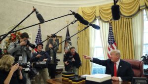 Tras la decisión de Trump, periodistas de CNN y otros medios bloquearon el acceso a la Casa Blanca