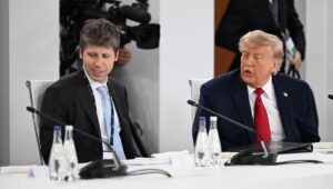 Tras las alertas sobre la IA del jefe de Anthropic apoyadas por Sam Altman y Elon Musk, Trump critica una “conspiración malsana”