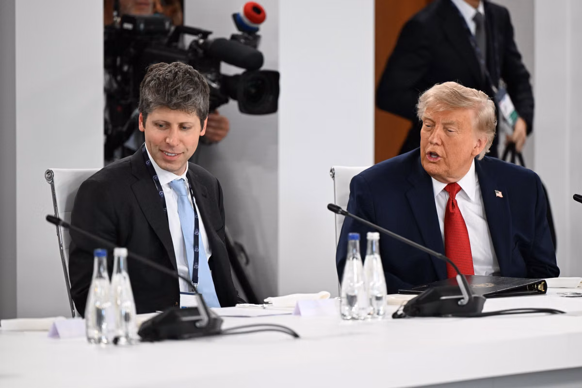 Tras las alertas sobre la IA del jefe de Anthropic apoyadas por Sam Altman y Elon Musk, Trump critica una “conspiración malsana”