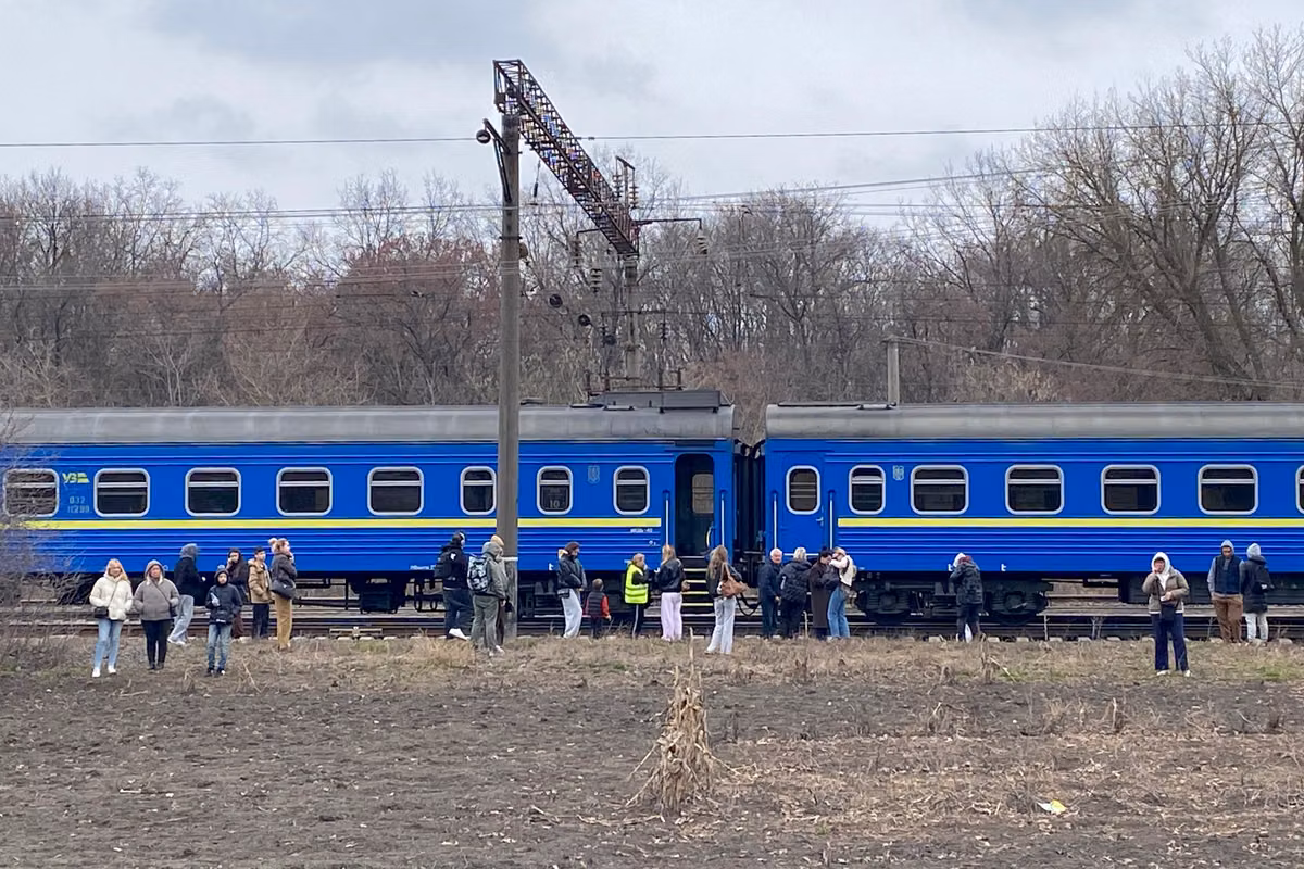 Un tren con destino a Varsovia impactado por un dron ruso en Ucrania, a 2 kilómetros de la frontera polaca