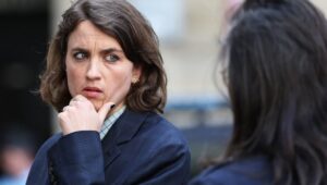 “Una palabra que tiembla”: tras el episodio de Adèle Haenel, Augustin Trapenard defiende la carta blanca de “La Grande Bibliothèque”