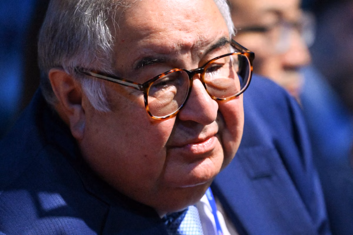 ¿Por qué el oligarca ruso Alisher Ousmanov quedó exento de las sanciones europeas (gracias a Francia)?
