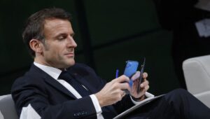 ¿Qué contiene la nueva versión del gobierno de prohibir las redes sociales a menores de 15 años?