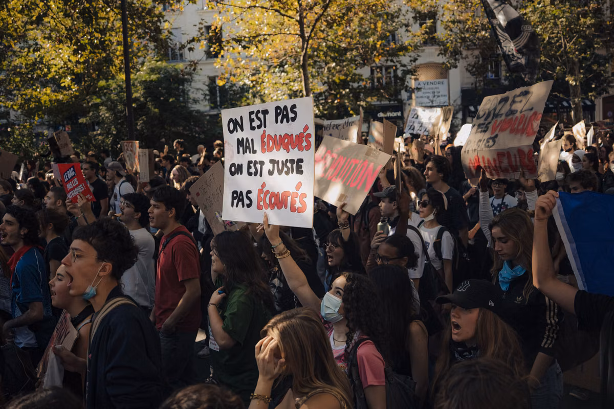“Algo une la crisis estudiantil y el asunto Bardella…”
