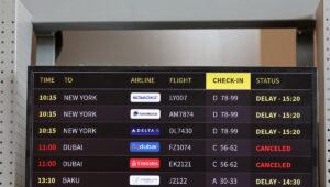 Alteración con cuchillo o intento de ataque a un avión de Flydubaï… Lo que sabemos sobre el vuelo a Tel Aviv obligado a realizar un aterrizaje de emergencia