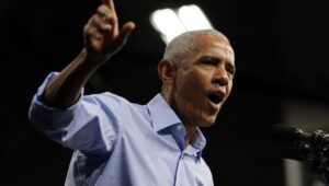 Barack Obama (por fin) ataca a Trump en una reunión: “Corrupción e incompetencia nunca antes vistas”