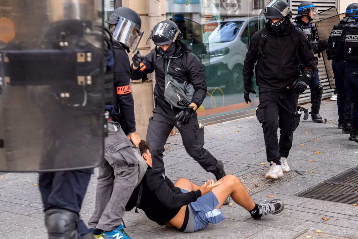 Bloqueo de escuelas secundarias: “No podemos soportar que nuestros jóvenes sean golpeados, encerrados y reducidos al silencio”