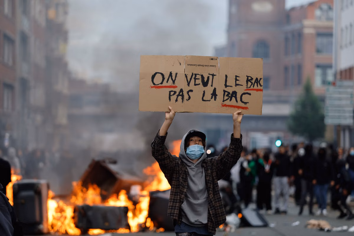 Bloqueos de institutos: los campus universitarios se suman a la movilización, la sala de un instituto destruida por un incendio en Nantes