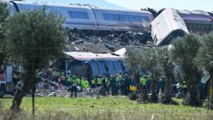 Colisión entre dos trenes en España: al menos 68 muertos, aumenta el peaje