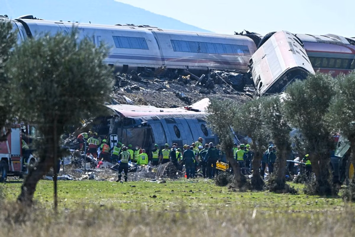 Colisión entre dos trenes en España: al menos 68 muertos, aumenta el peaje
