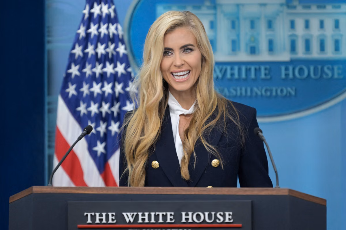 El portavoz de Trump sale por la puerta después de una semana de gran malestar