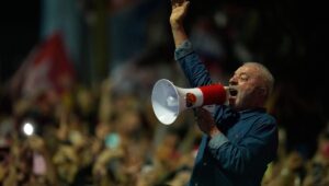 Elecciones presidenciales en Brasil: Lula revierte la situación, Bolsonaro impugna las elecciones