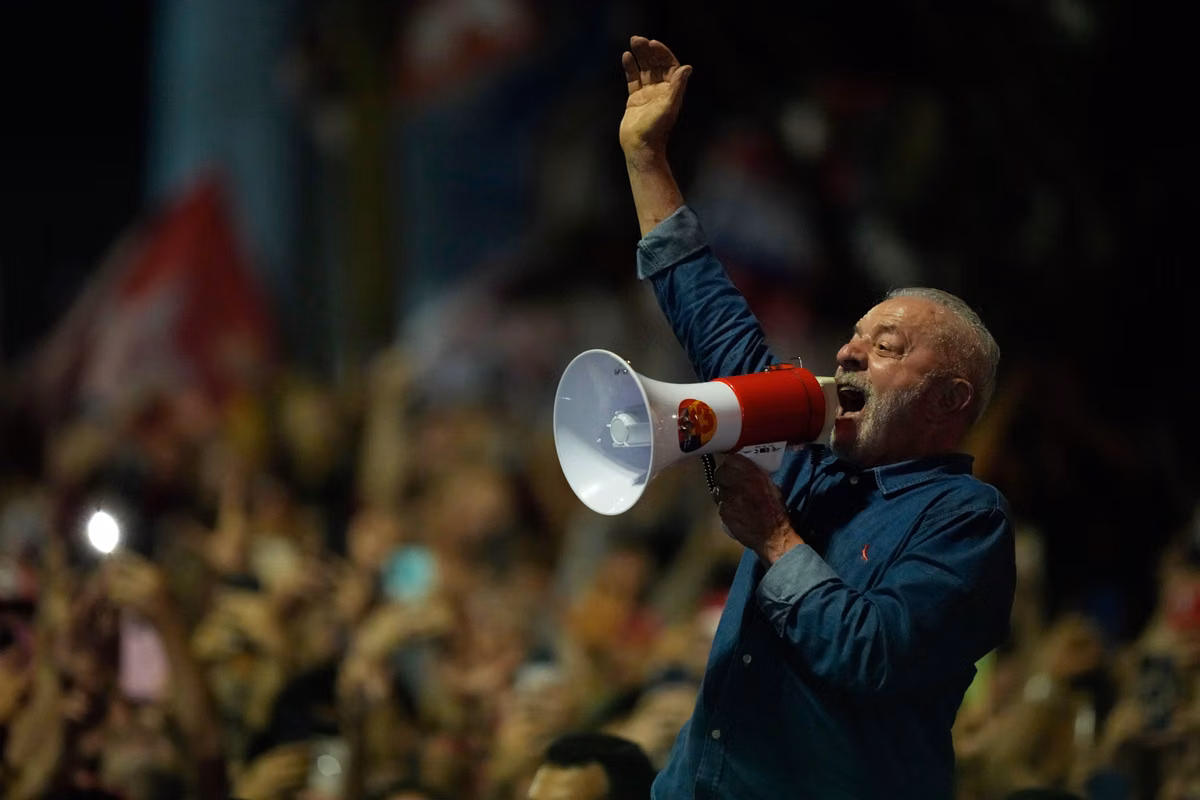 Elecciones presidenciales en Brasil: Lula revierte la situación, Bolsonaro impugna las elecciones