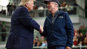 En Alaska, dos candidatos de mitad de mandato llamados Dan Sullivan están causando caos
