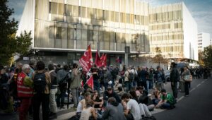 La policía en el instituto Paul-Éluard de Saint-Denis, una detención “violenta”, personal enojado… Lo que sabemos