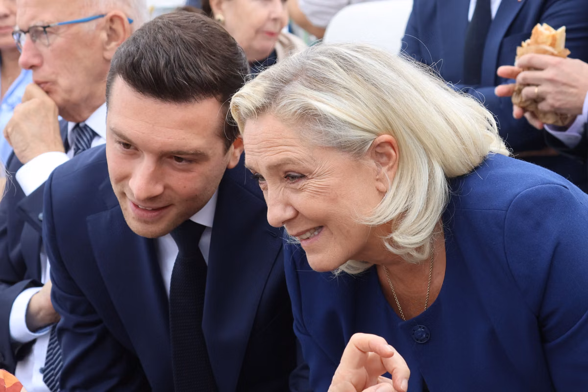 Le Pen reafirma su confianza en Bardella, bloqueo de los institutos, duelo Lula-Bolsonaro en Brasil... Cinco cosas para recordar del fin de semana