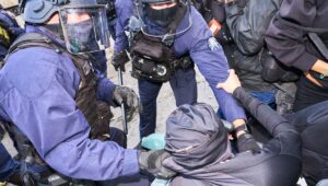 Más de 200 estudiantes de secundaria heridos, 24 investigaciones abiertas por el IGPN, 6.800 personas detenidas… Historia de una semana de represión policial