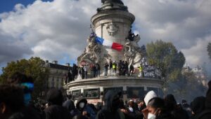 Muerte de un manifestante el 17 de octubre: paro cardiorrespiratorio, denuncia ante el IGPN… Lo que sabemos