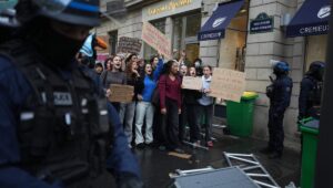 “No dijo nada, seguimos”: tras el discurso de Lecornu, la movilización del bachillerato continúa en el “acto IV”