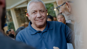 “Tranquiliza a una población cansada del odio”: Gadi Eisenkot, el anti-Netanyahu que quiere “curar” a Israel