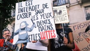 “Un espectáculo inquietante”: la respuesta policial al movimiento del bachillerato cuestiona la prensa europea