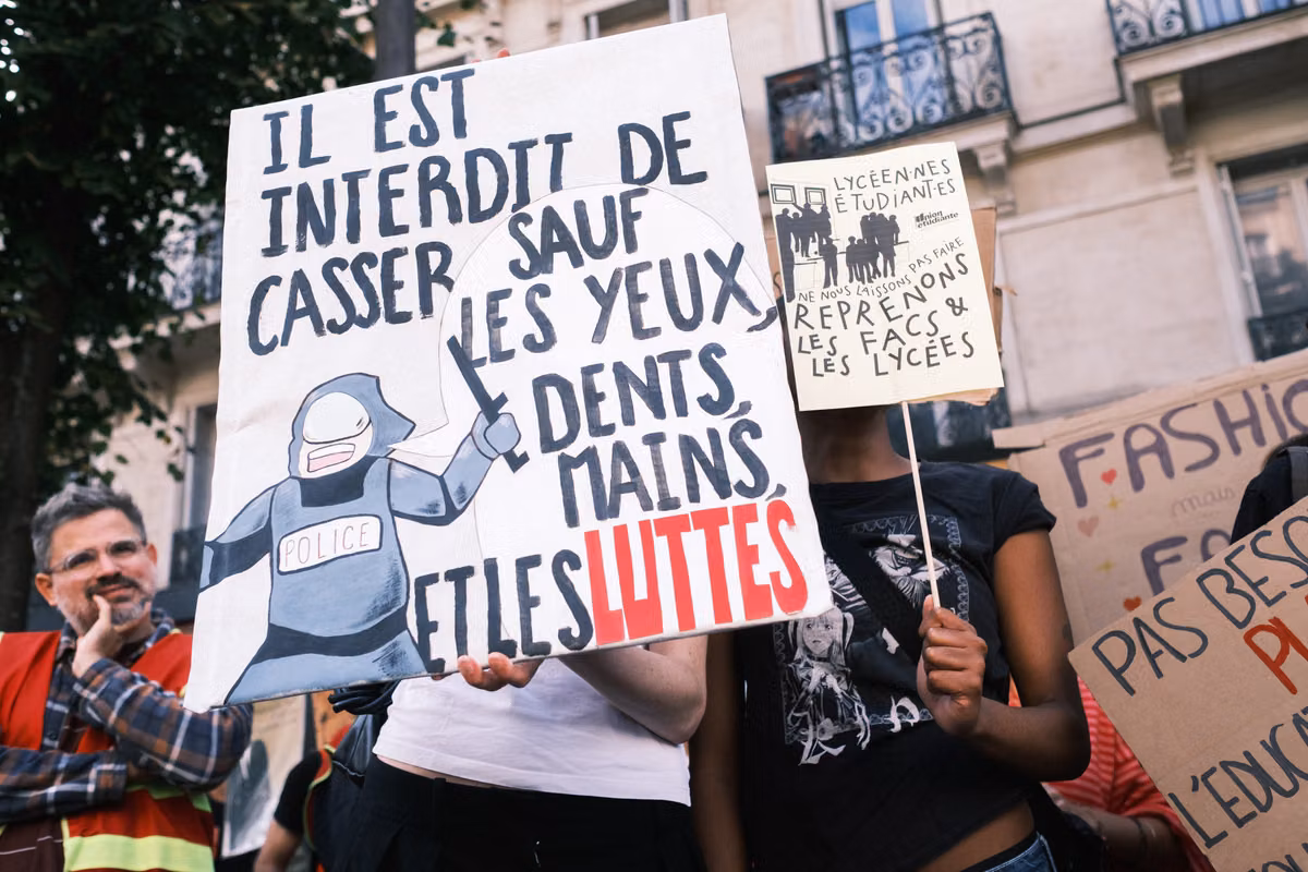 “Un espectáculo inquietante”: la respuesta policial al movimiento del bachillerato cuestiona la prensa europea