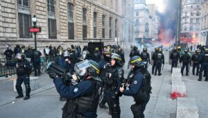 Una mano arrancada en Saint-Étienne, un adolescente ciego de un ojo en Mulhouse… Un 17 de octubre nuevamente marcado por la represión policial