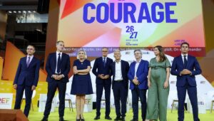 ¿Raphaël Glucksmann o Jean-Luc Mélenchon? “Quien sea capaz de salirse de su carril para dirigirse a estos “huérfanos” de izquierdas ganará”